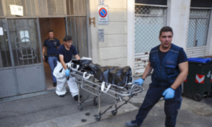 Napoli, uomo trovato morto in casa: l'ex moglie non lo sente da giorni, va a casa e la scena tragica è davanti ai suoi occhi