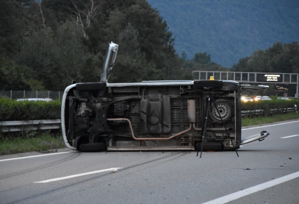 Tragico incidente stradale: perde la vita una ragazza di 20 anni, era in auto con gli amici