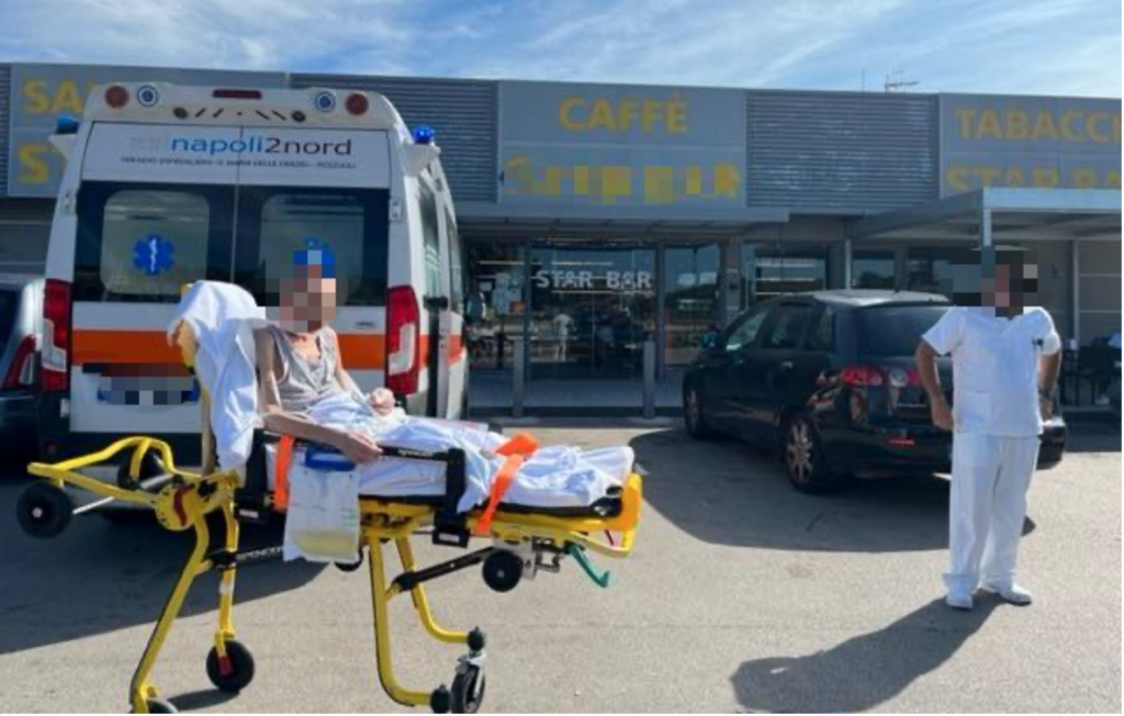 Napoli, "Voglio bere un caffè": ambulanza si ferma al