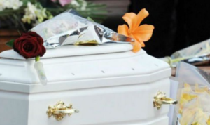 Napoli, bimbo morto dopo esser caduto dallo scooter con il papà: dolore ai funerali del piccolo di 4 anni