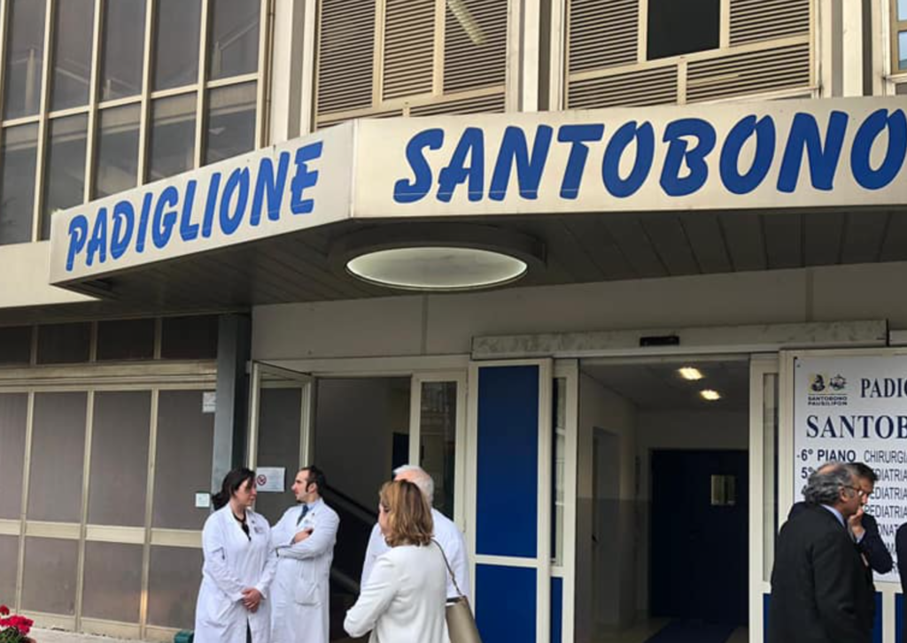 Napoli, lite furiose in casa: bambina di 12 anni colpita da un calcio al torace