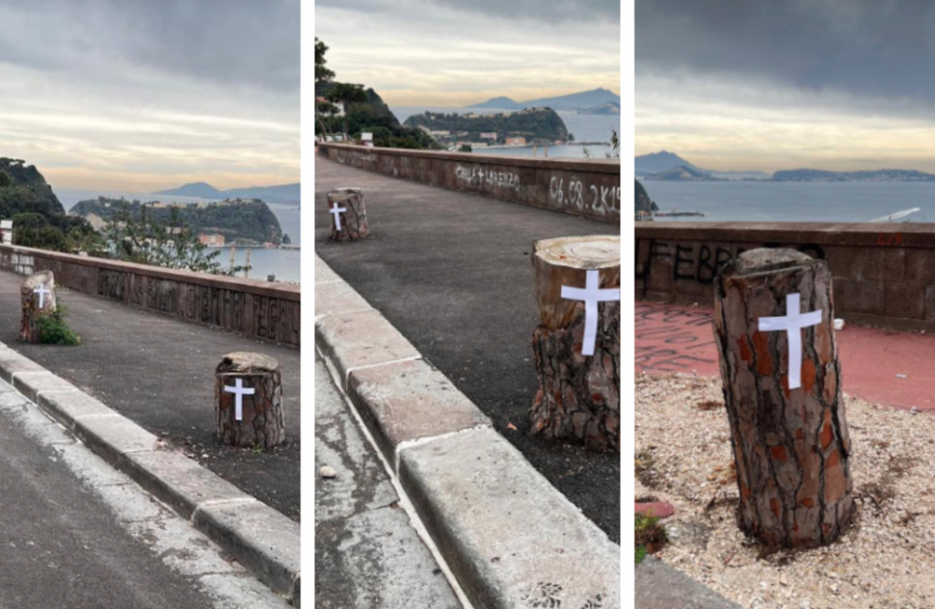 Croci sugli alberi a Posillipo