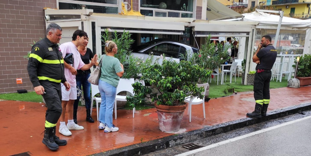 Auto nel bar a San Giorgio