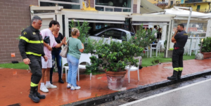 Auto nel bar a San Giorgio