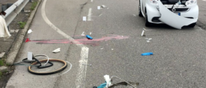 Ciclista travolto sulla Domiziana