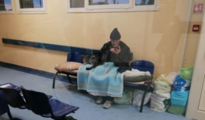 Clochard dorme nell'ospedale Maresca