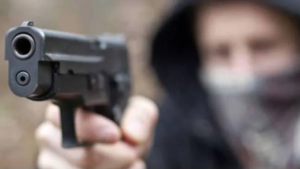 Giovane ferito ai Quartieri Spagnoli