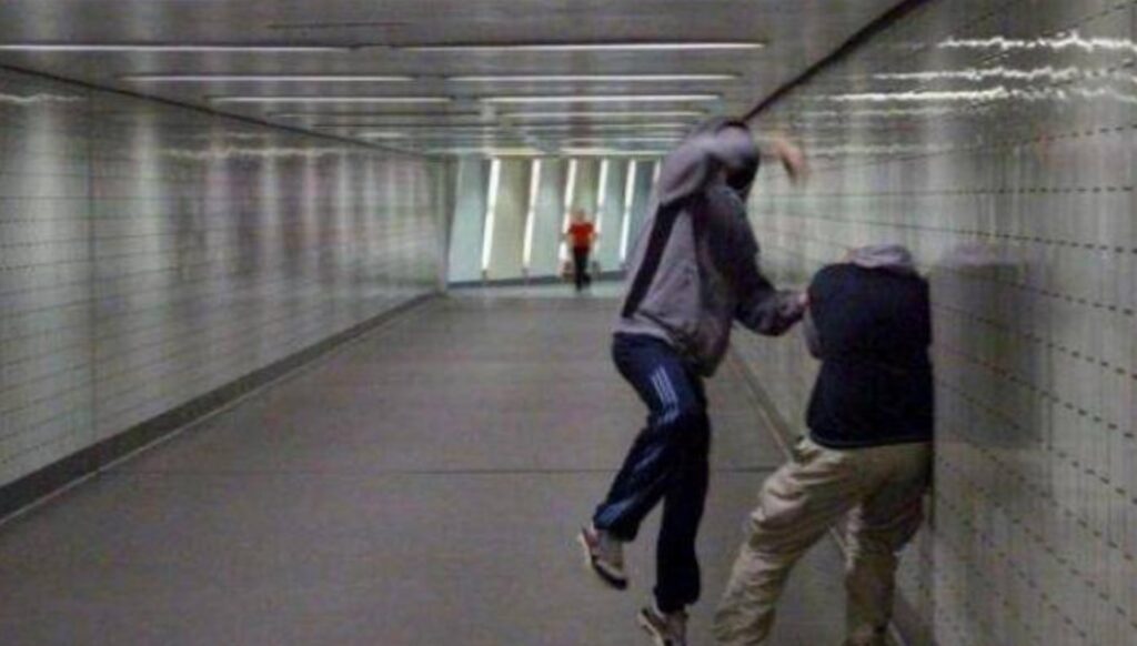 Prof minacciato e aggredito dal suo studente