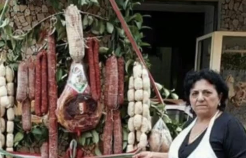 Lutto a Napoli, si spegne un simbolo della città: addio a Carmela 'a Samurchiara