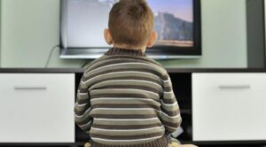 bimbo traumatizzato dal padre