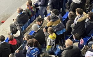 Bimbo indossa maglia Juventus al Maradona