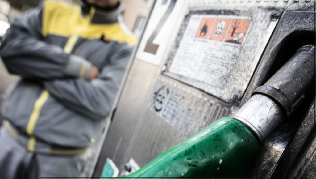 Benzinai che non scioperano a Napoli