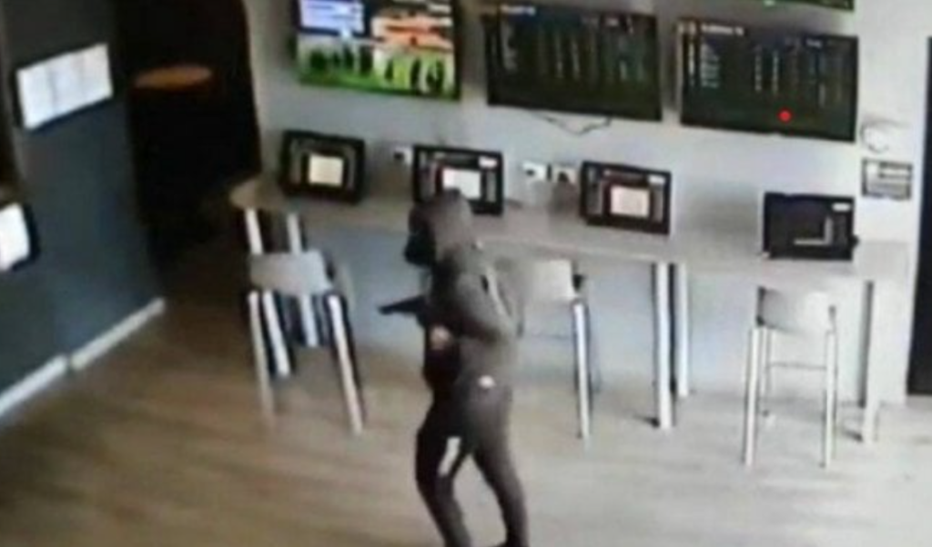 rapina centro scommesse volla