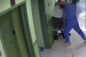 Infermiere preso a pugni da paziente ubriaco