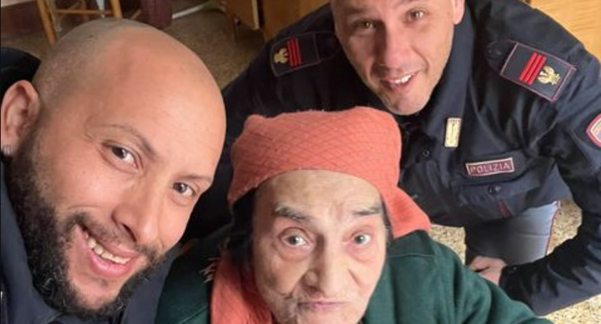 Poliziotti preparano pranzo alla nonnina centenaria