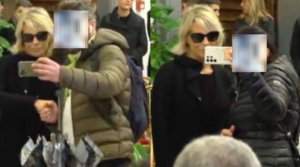 Selfie con Maria De Filippi, parla l'uomo dello scatto: "Voglio morire, monetizzare? Mi hanno proposto"