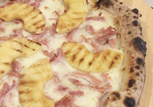 Tifosi dell’Eintracht invadono i profili social del Napoli