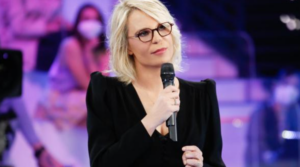 Maria De Filippi torna in tv: la data e la regola che il pubblico deve rispettare quando entra