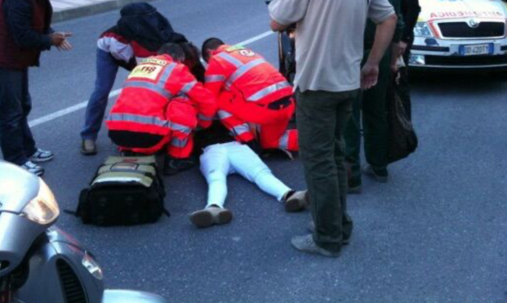 litiga con fidanzata e la investe ercolano