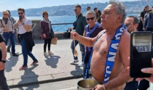 francesco paolantoni nudo lungomare di napoli