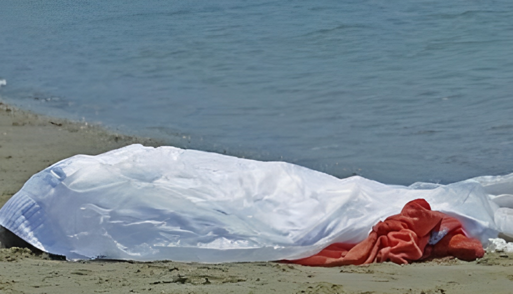 Tragedia nel Napoletano: uomo muore in mare, stroncato da un malore