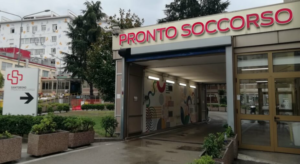 Aggressione nel parcheggio del Santobono: "Portavamo nostro figlio di 1 anno e ci ha aggredito"