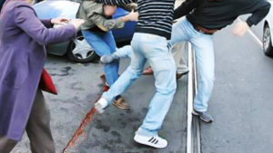 Orrore in classe, 15enne accoltellato a scuola da un compagno di classe