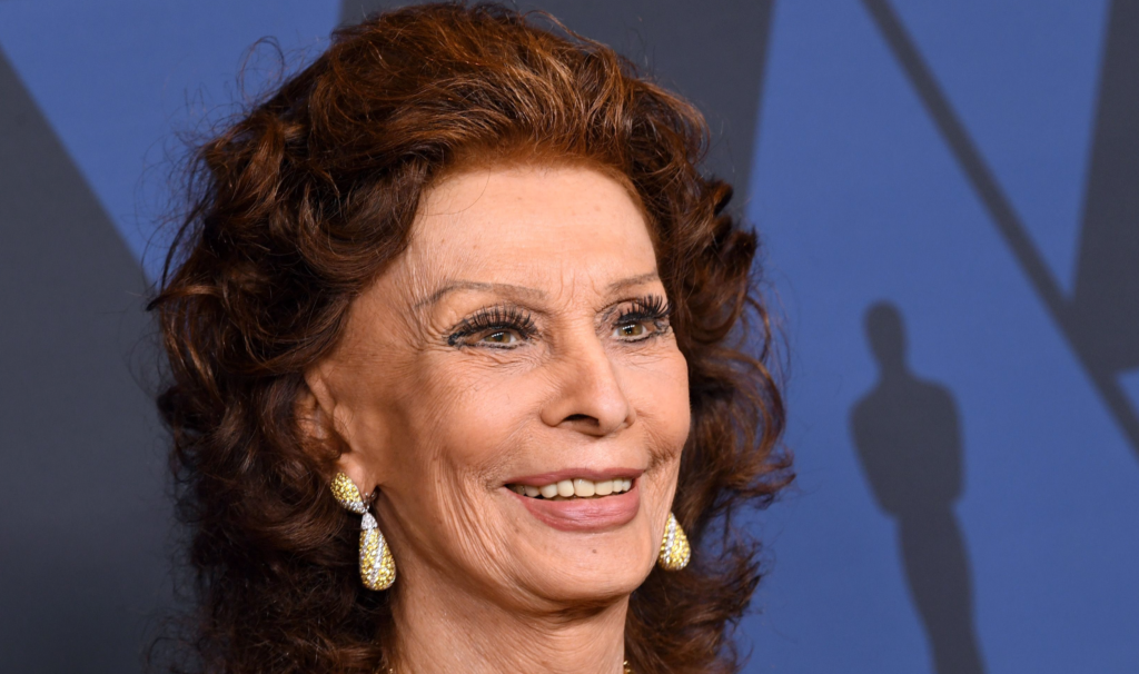 Incidente in casa per Sophia Loren, come sta l'attrice: operata d'urgenza, annullati tutti gli impegni