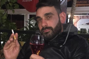 Lacrime di dolore in città, morto giovane padre: lascia la bimba piccola