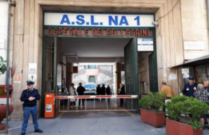 Napoli, agguato in strada, ragazzo di 28 anni colpito all'addome
